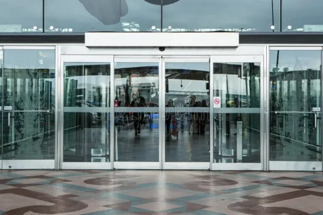 terminal-building-gate-entrance-automatic-glass-door-airport-89593142